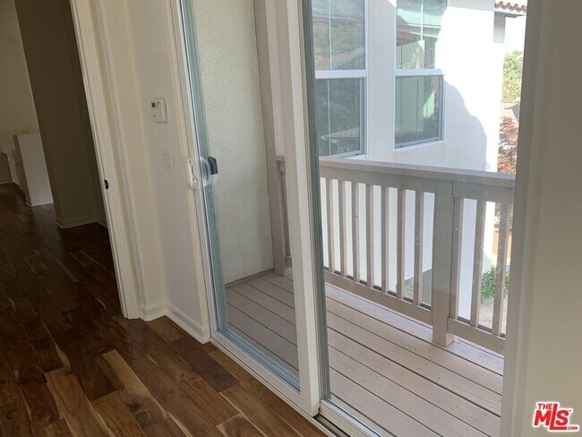 Building Photo - 5009 Via Santana Via