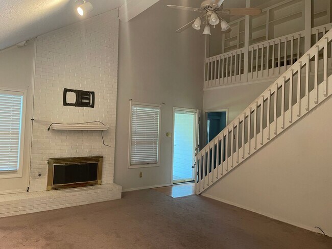 Building Photo - Gorgeous Greenacres Home
