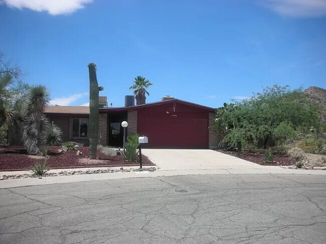 Building Photo - 1490 S Lavonne Way