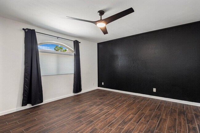 Building Photo - 10625 E Becker Ln