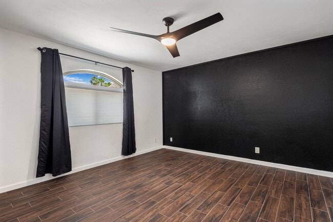 Foto del edificio - 10625 E Becker Ln