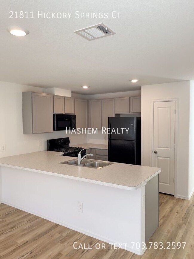 Building Photo - 21811 Hickory Spgs Ct