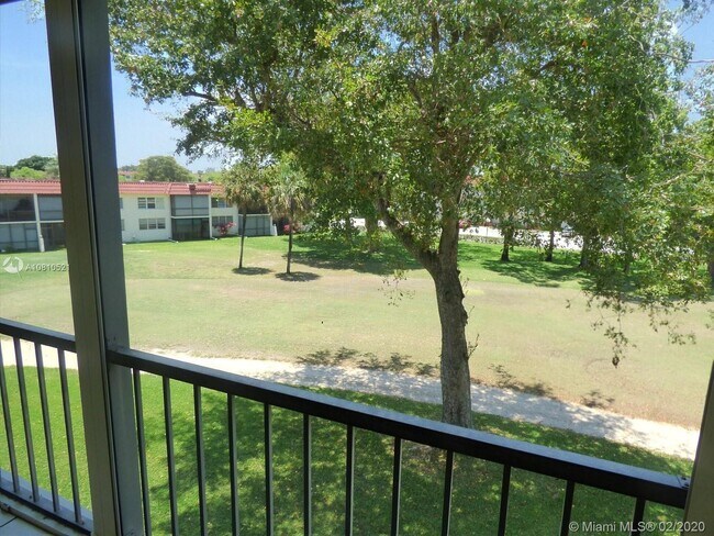 Foto del edificio - 8921 S Hollybrook Blvd