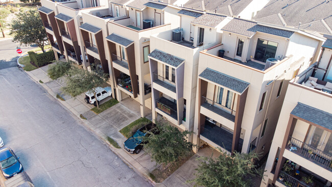 Building Photo - 1712 Bremond St