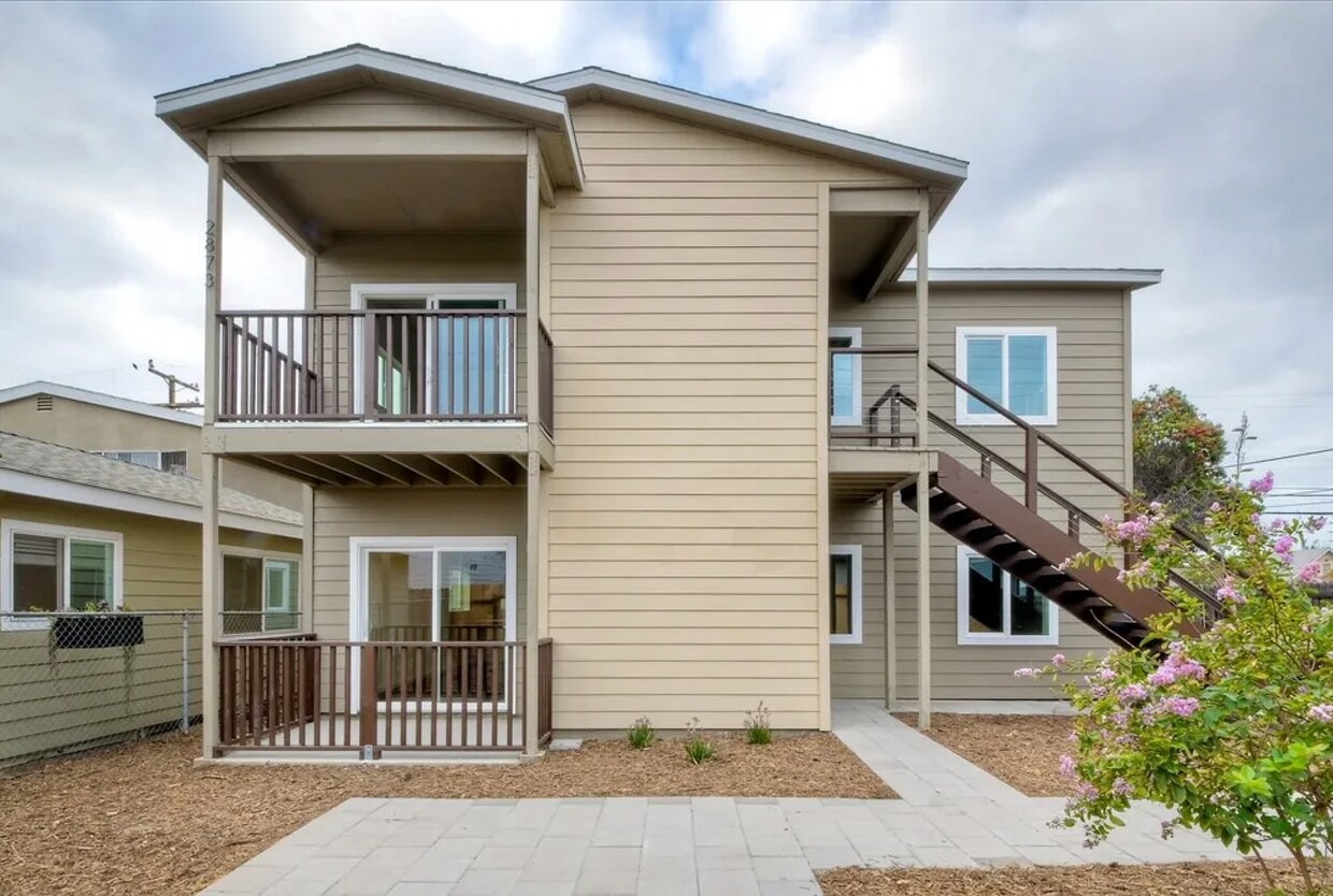 Foto principal - Modern 3-Bed, 2-Bath Near Downtown – Priva...