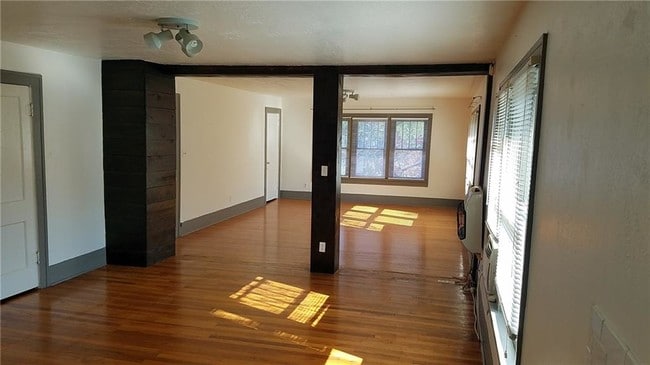 Building Photo - 408 Chautauqua Ave