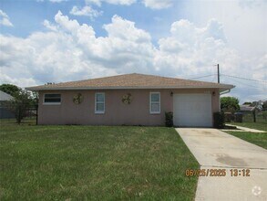 Building Photo - 154 Tulip Way