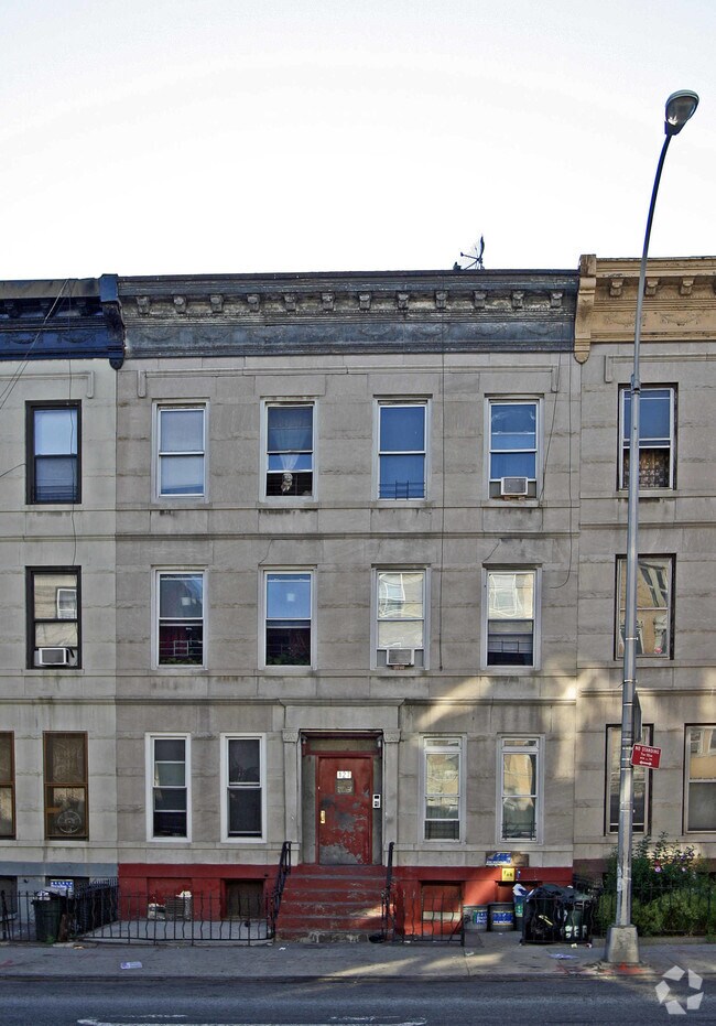 Foto del edificio - 127 Rogers Ave