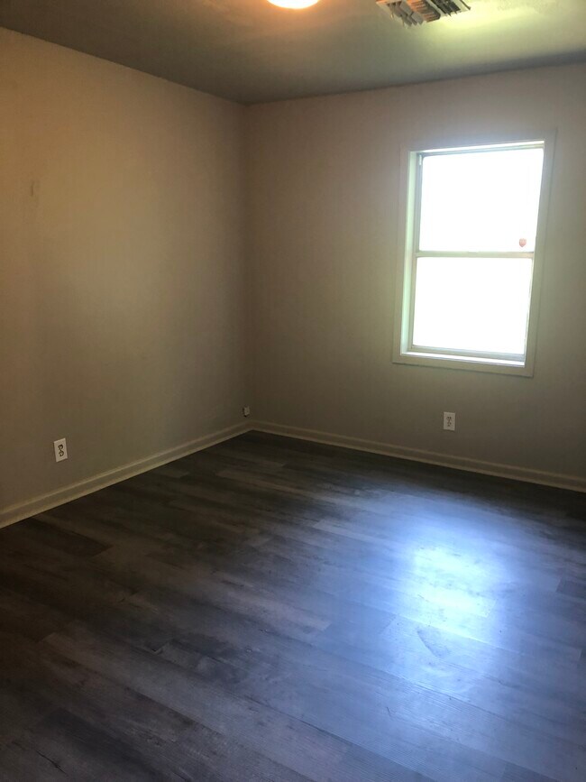 Building Photo - 216 Van Buren Dr