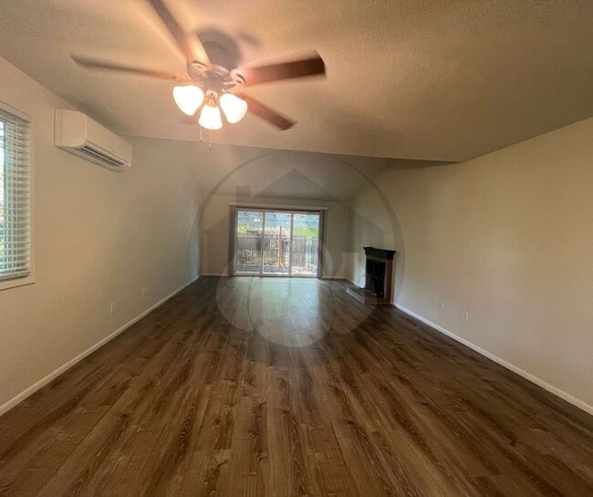 Building Photo - Single Level- Duplex Rent Ready- Albany, OR