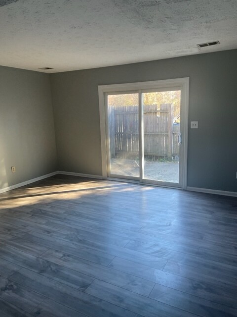 Building Photo - 179 Landings Dr
