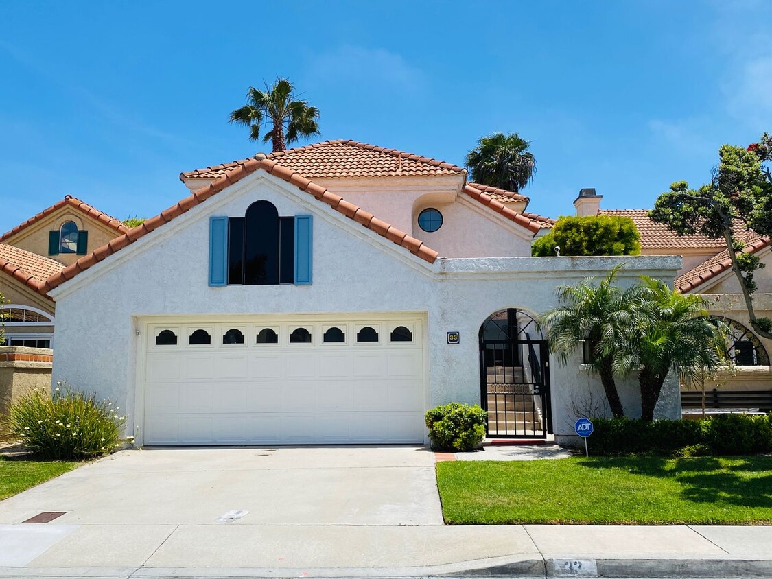 Primary Photo - 4 BEDROOM / 3 BATHROOM HOUSE - CORONADO CAYS