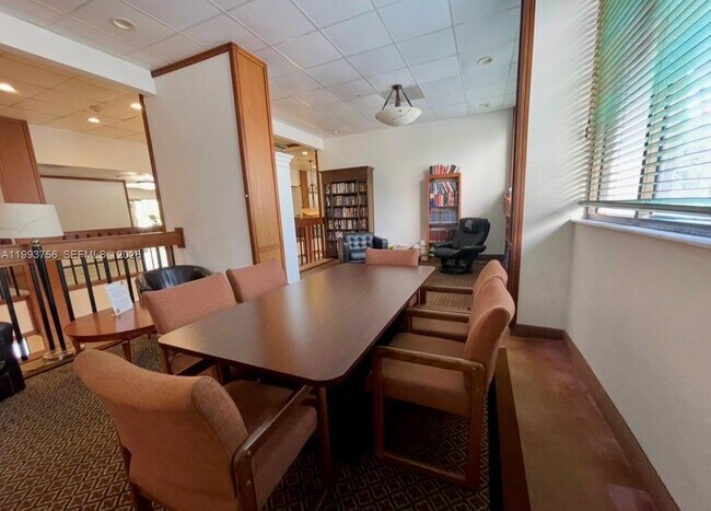 Foto del edificio - 2851 NE 183rd St