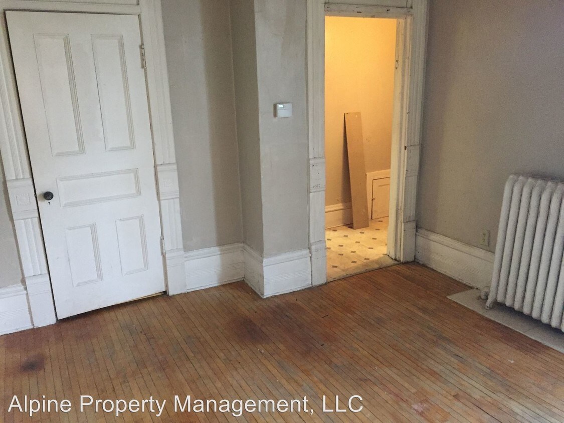 Foto principal - 632 W 7th St