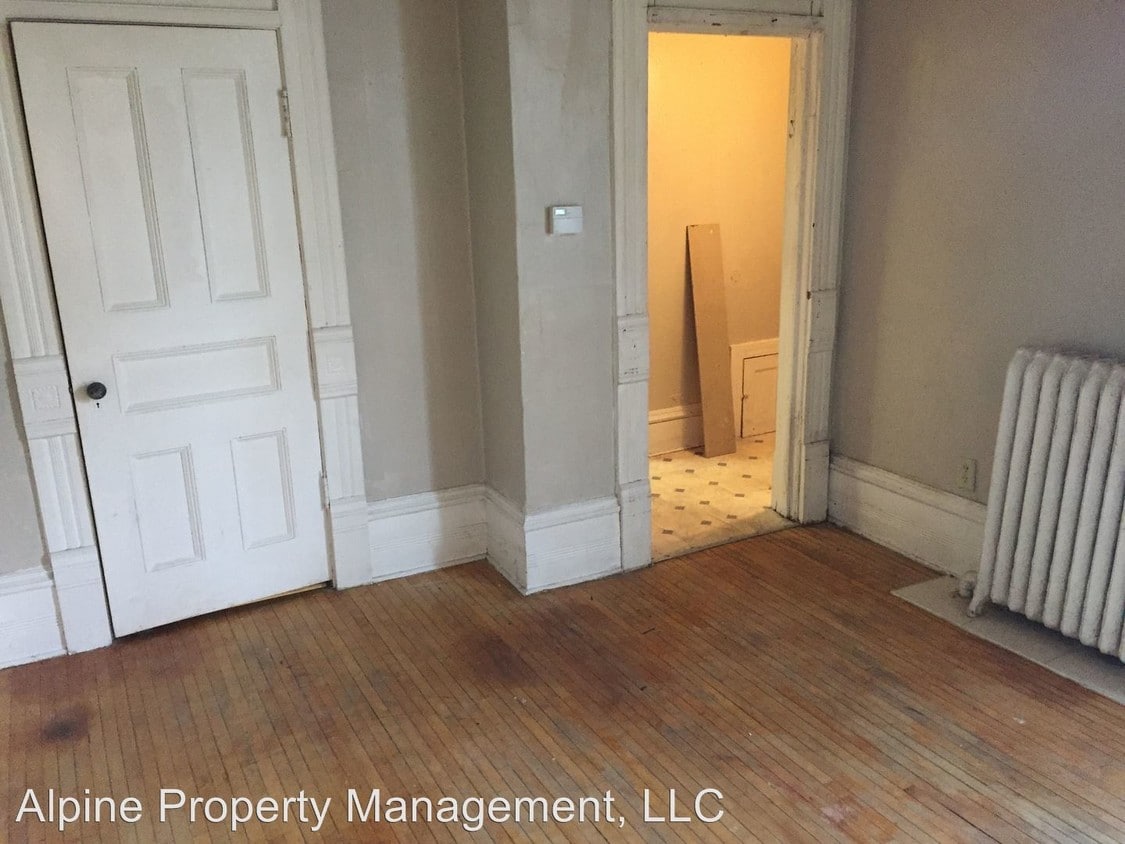 Primary Photo - 632 W 7th St