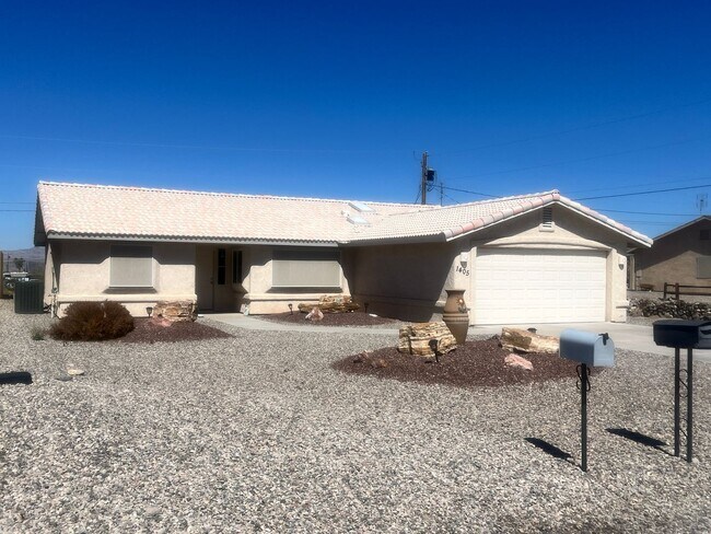 Building Photo - Longterm Unfurnished Home