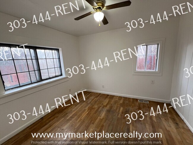 Building Photo - 2 Bedroom & 1 Bathroom Located in Denver!