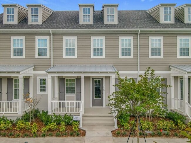 Foto del edificio - New Luxury Townhome in Celebration, FL Corner unit. All porcelain tiled floors. Aleutian model by...