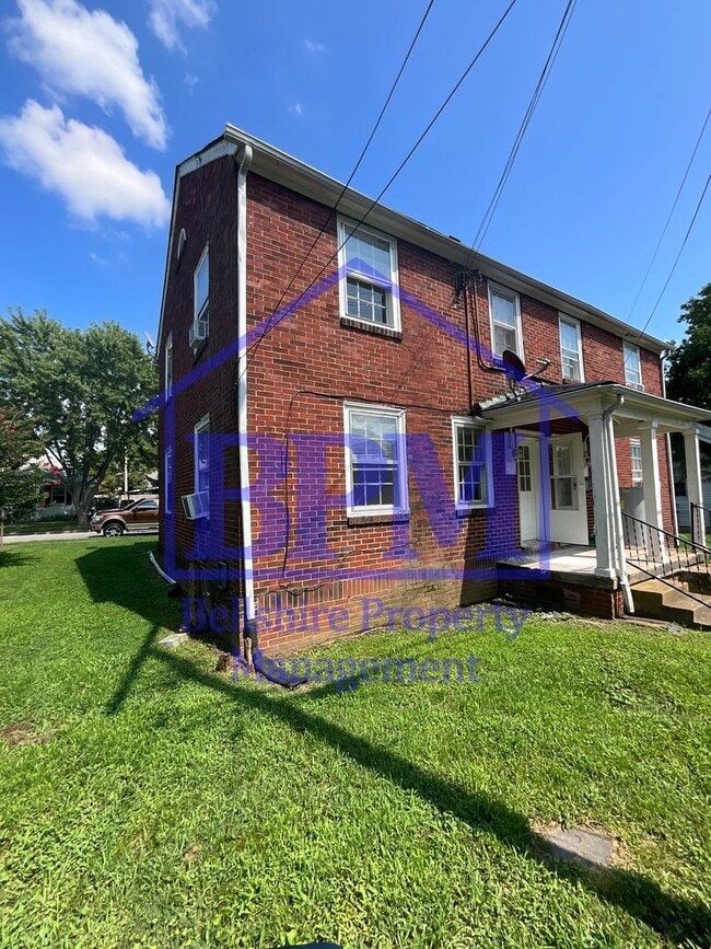 Building Photo - 908 Berry St