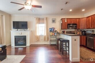 Building Photo - 34-36 H Street Unit 1L