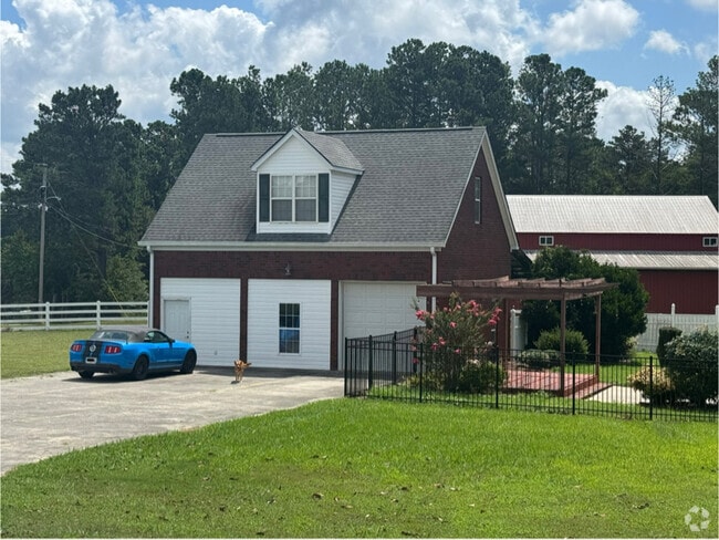 Building Photo - 691 Bear Creek Rd