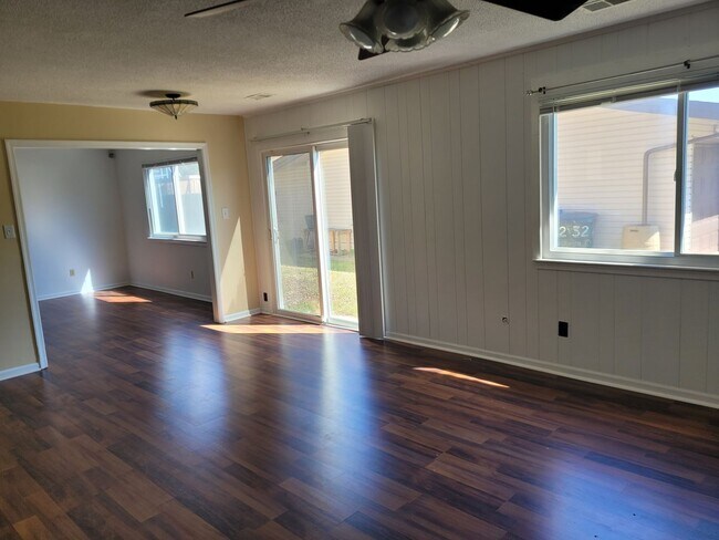 Foto del edificio - TIMBERLAKE 4 Bedroom House on a Cul-De-Sac