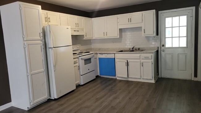 Building Photo - Section 8 accepted!!! Decatur 2 bedroom be...