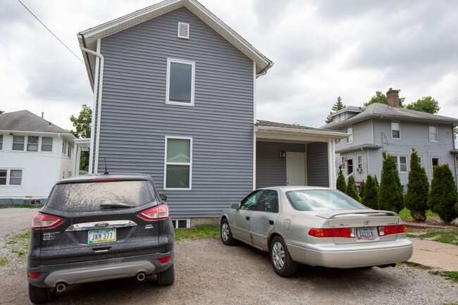 Photo - 208 E Davenport St House