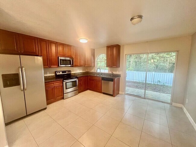 Building Photo - 1495 Creekside Cir