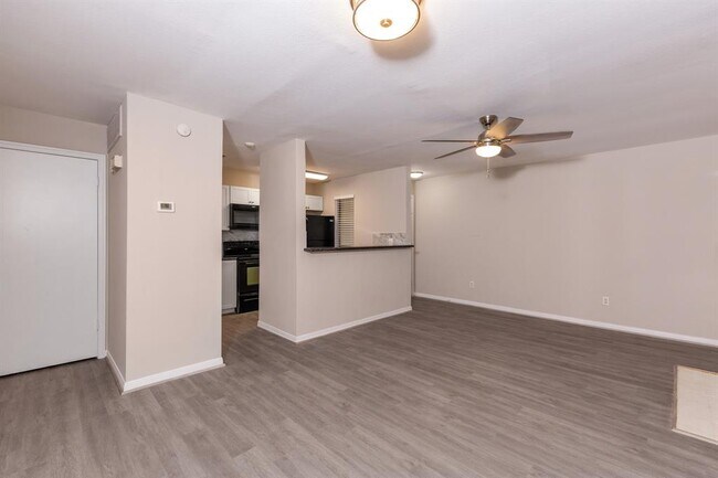 Building Photo - 3500 Tangle Brush Dr