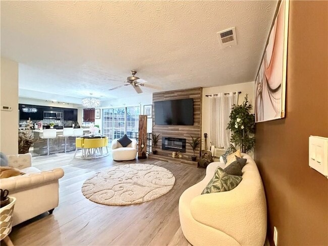 Foto del edificio - 6004 Green Yard Way