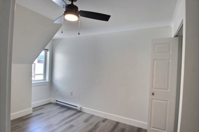 Building Photo - 138 Alma St