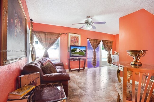 Foto del edificio - 633 NE 204th Ln