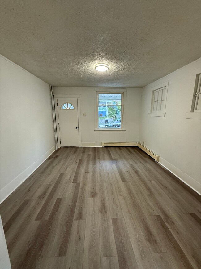 Foto del edificio - 565 E Market St