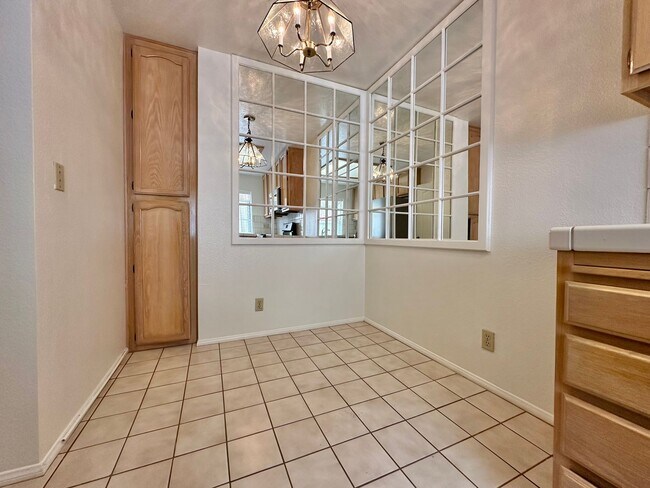 Foto del edificio - Desirable Tri-level Townhome in Carlsbad!