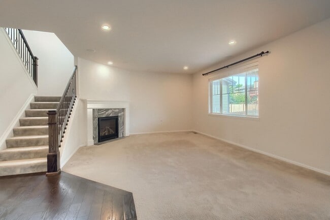 Building Photo - Desirable Thornton Living: Light and Bright 4-Bedroom Home in a Well-Cared-for Neighborhood