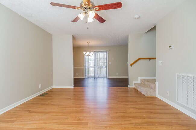 Foto del edificio - 7835 Rainey Dr