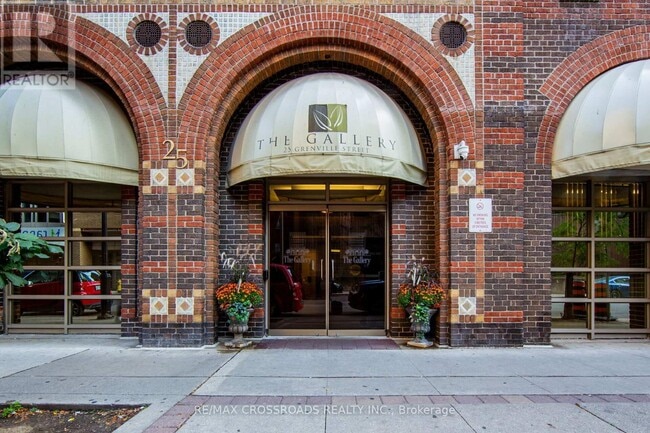 Building Photo - 25-2125 Grenville St