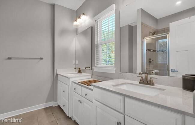 Building Photo - 3 br, 2.5 bath Townhome - 110 Curtis Court