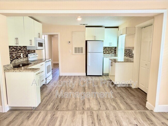 Foto del edificio - 30 Lemon Ln