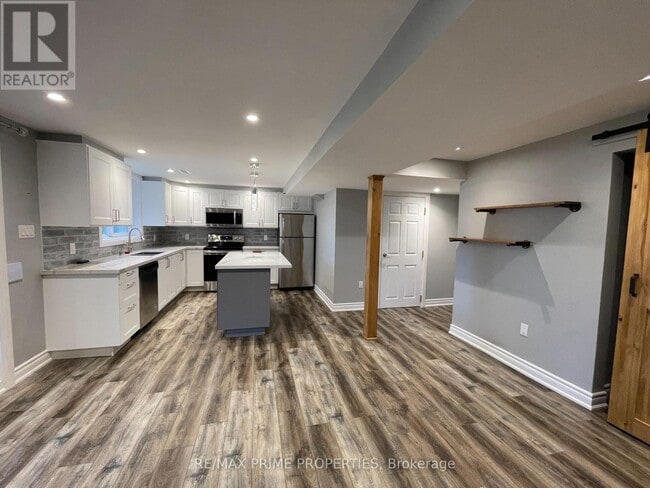 Building Photo - 315 Kirby Crescent