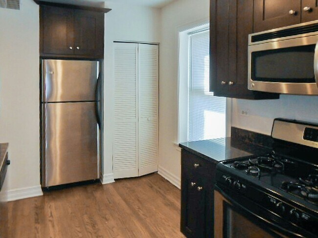 Foto del edificio - 3812-2 North Sheffield Avenue, Unit s2