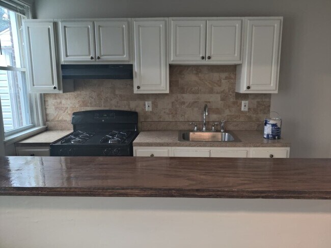 Building Photo - 355 E Upsal St