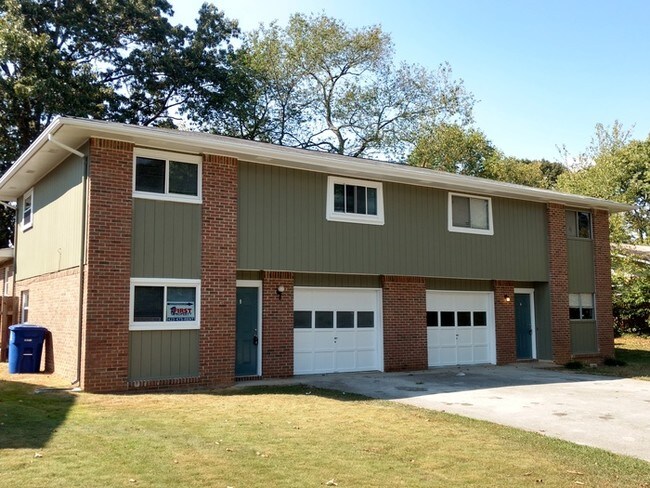 Building Photo - 3993 Harbor Hills Updated Townhome