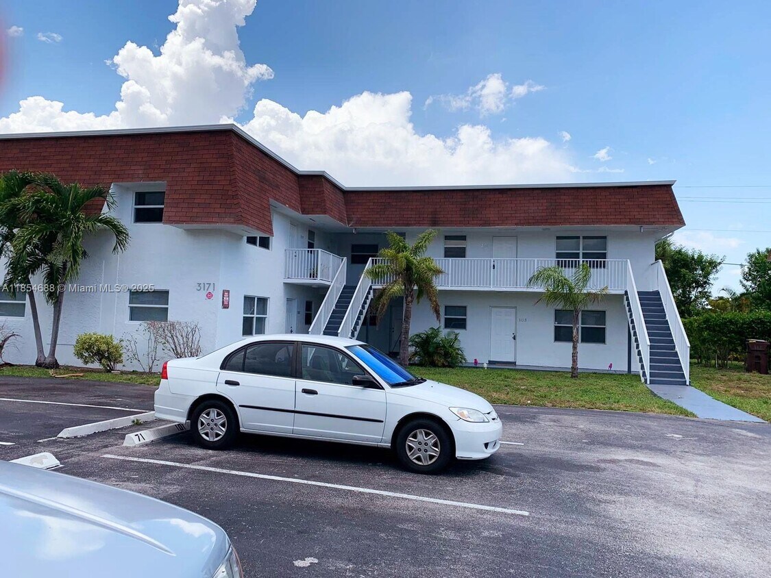 Foto principal - 3171 Auburn Blvd