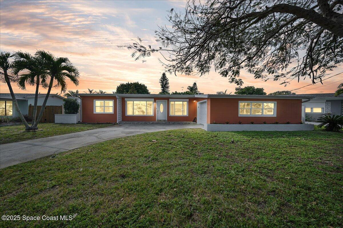 Foto principal - 457 S Waterway Dr