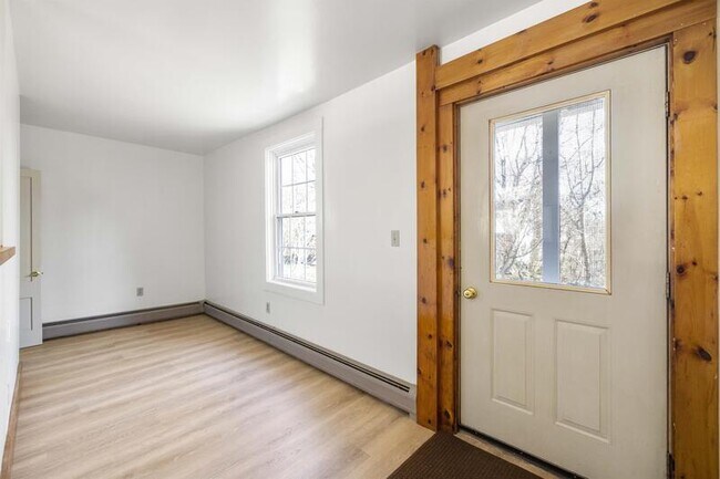Foto del edificio - 429 Haley Rd
