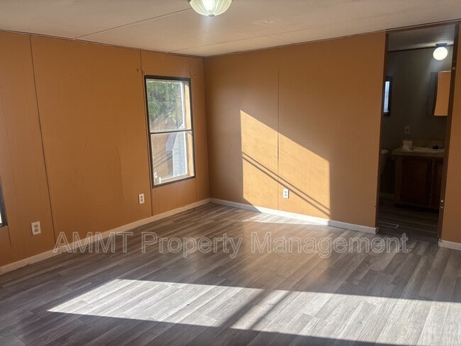 Building Photo - 1528 Apache Dr