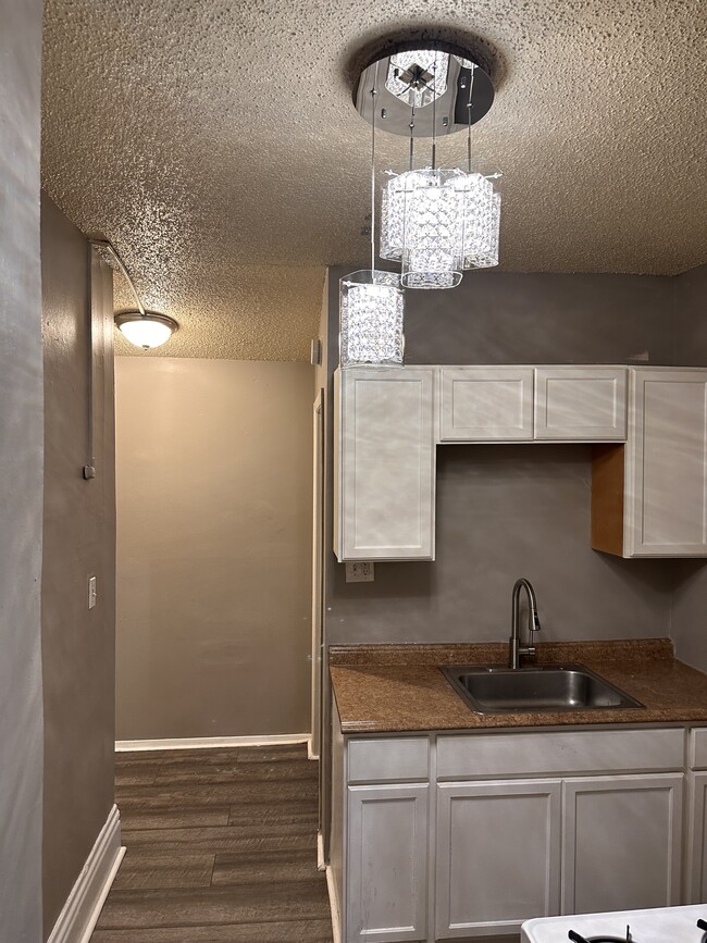 Building Photo - 330 Raymond St