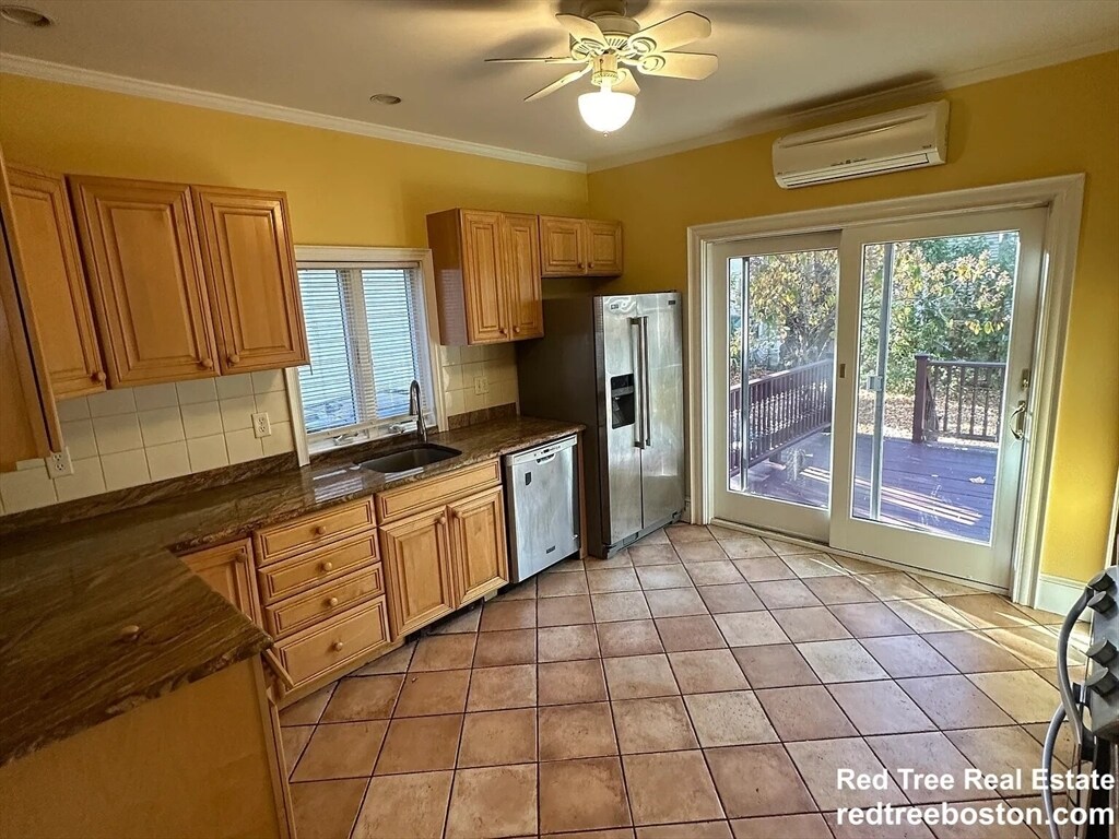 Primary Photo - 28 Montfern Ave